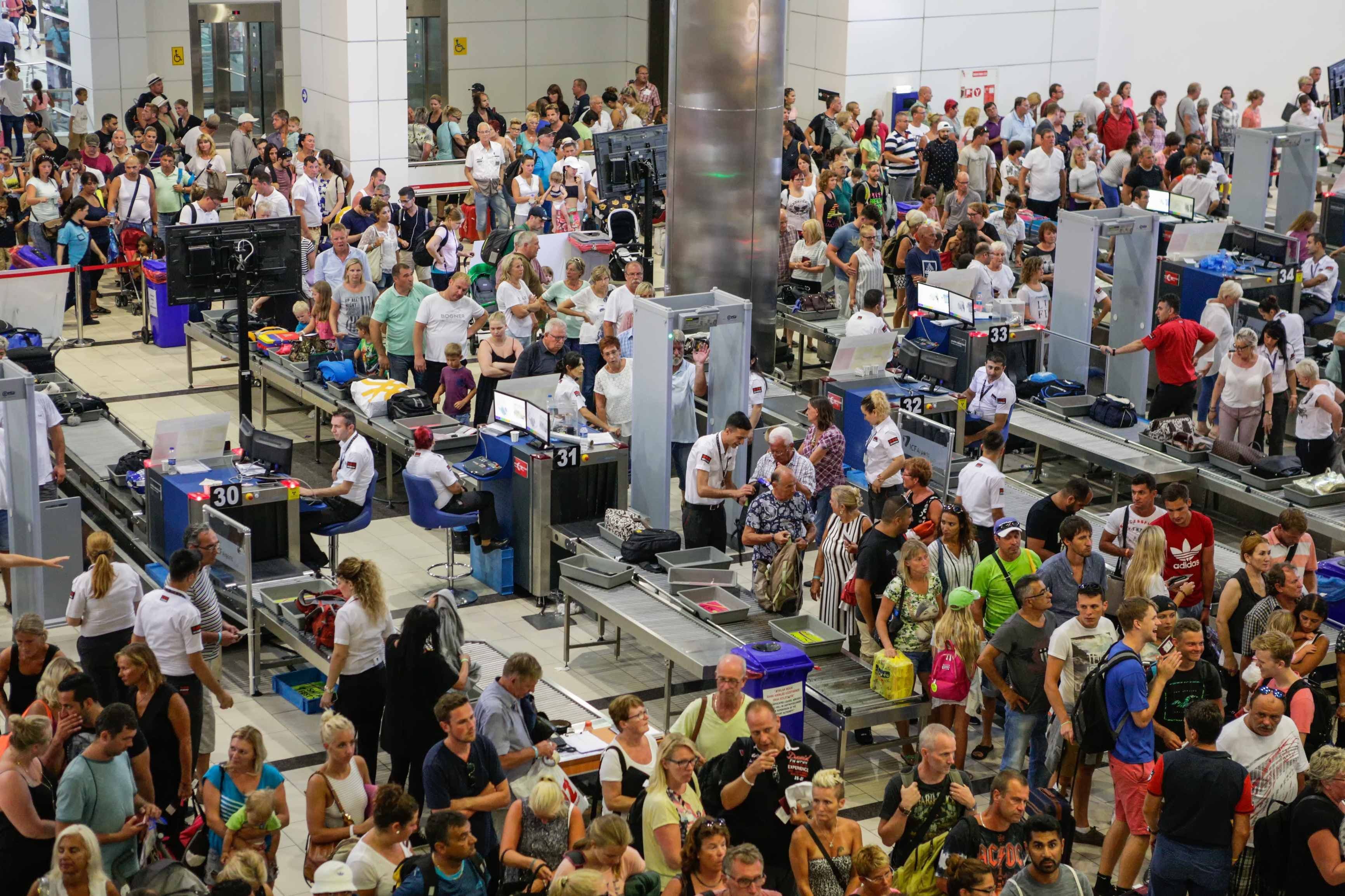 Putnici na udaru - Šta donose sve češći štrajkovi u avio-saobraćaju?