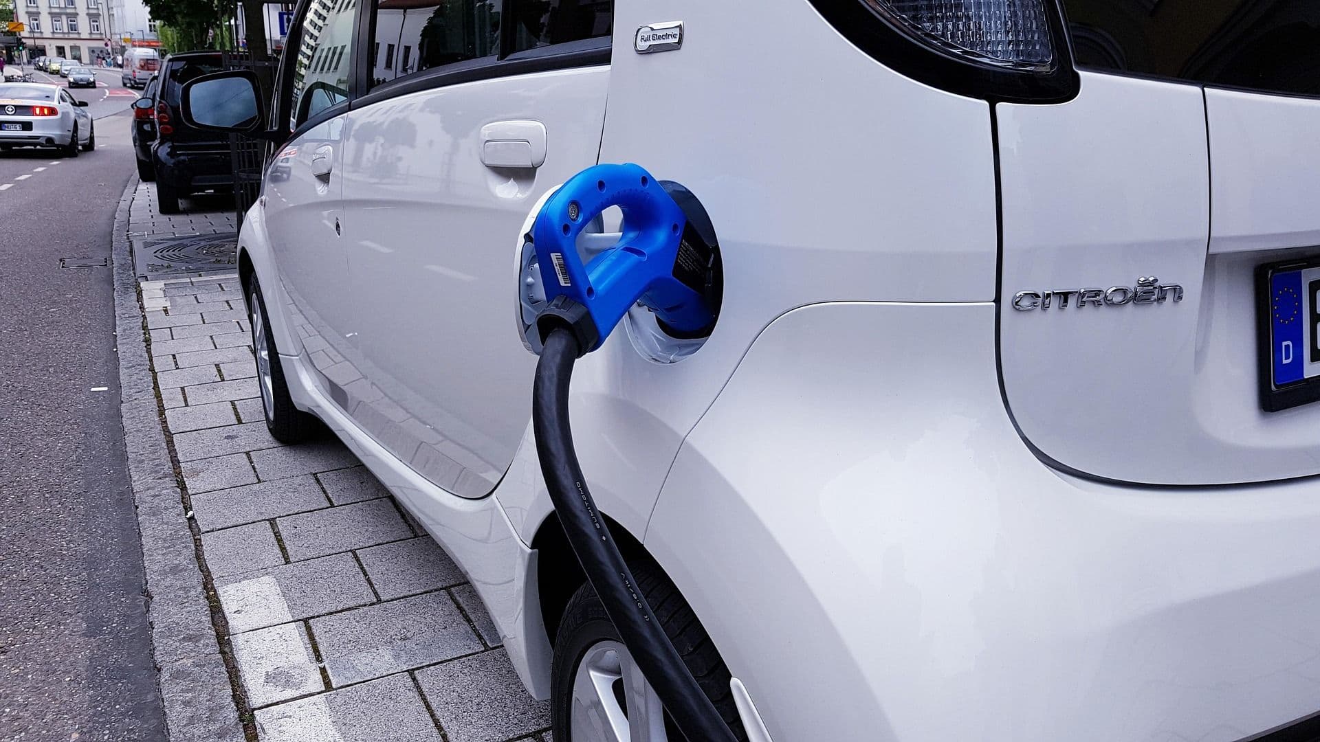 Mora se smelo i brzo: Strateški zahtev automobilske industrije