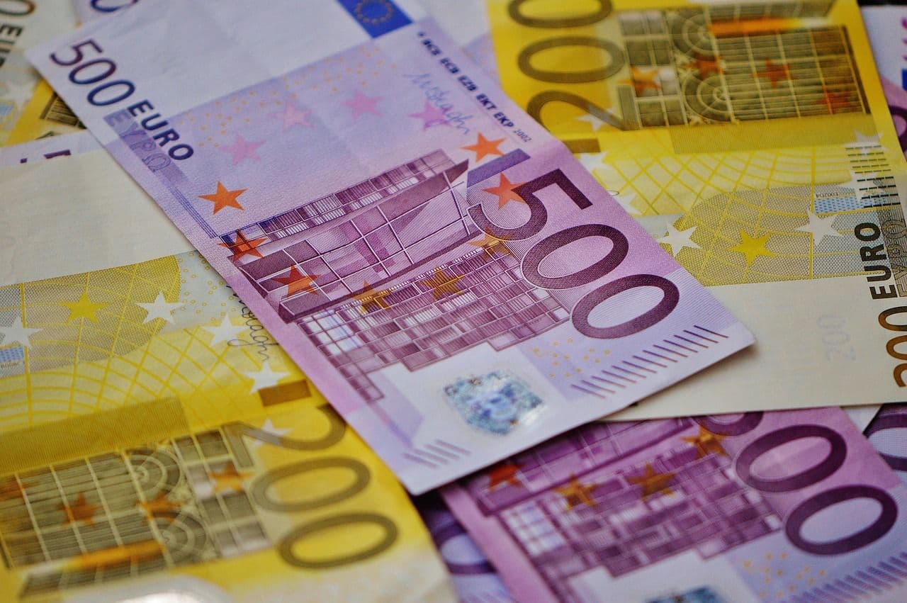 Lagard: Ne obavezujemo se na određeni put kamatnih stopa