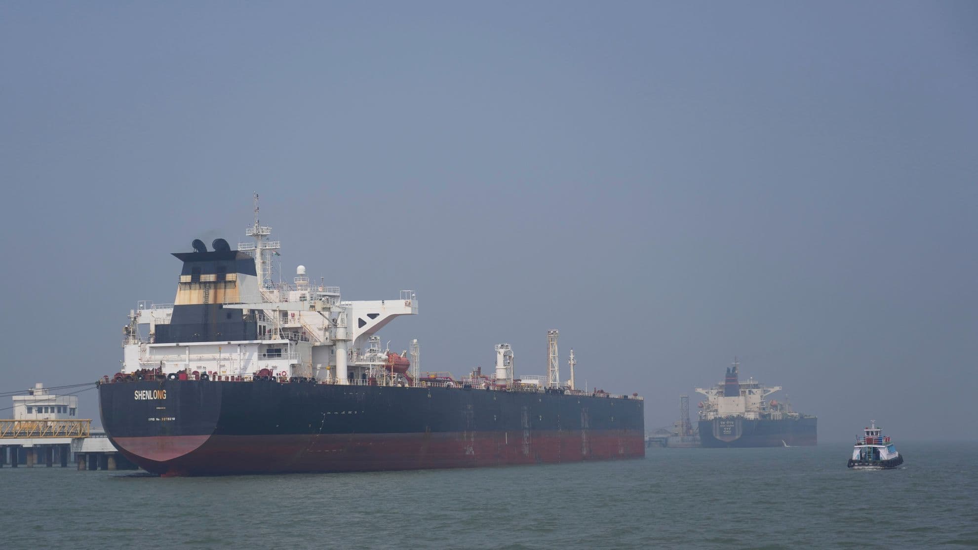 Prošli kroz Ormuz: Cene nafte svetu blago pale, EU sprema mere za gorivo