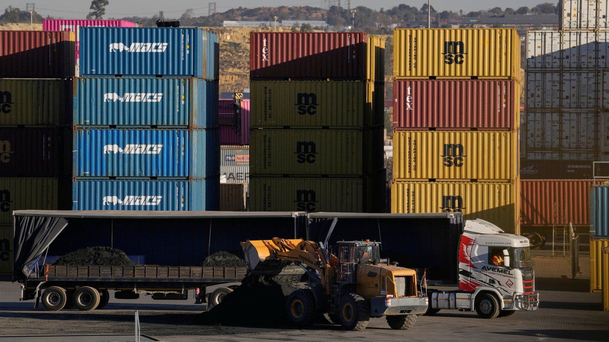 Sa svetom smo trgovali za 11% manje: Izvoz u priličnom padu, uvoz još više 