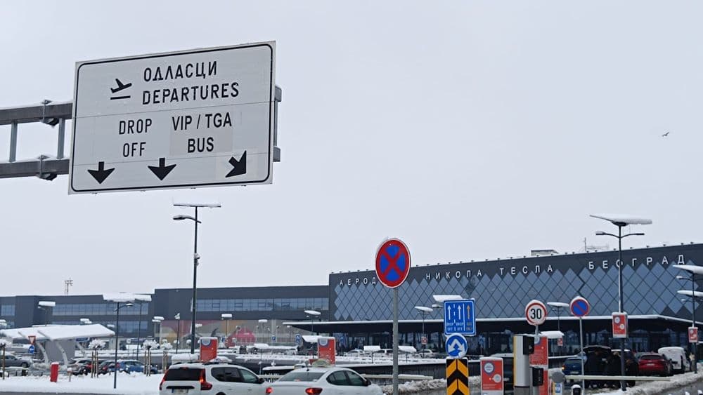 Na Tesli se normalizuje saobraćaj, i dalje kasne neki letovi