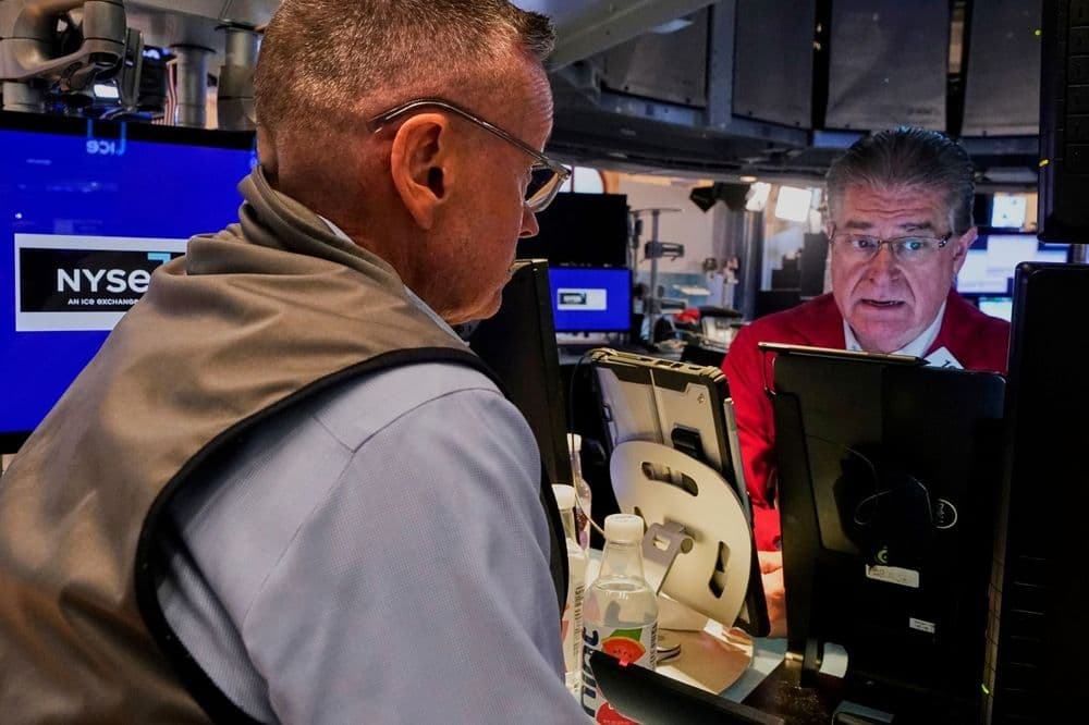 Blag rast berze, zlato se drži na 4.000$