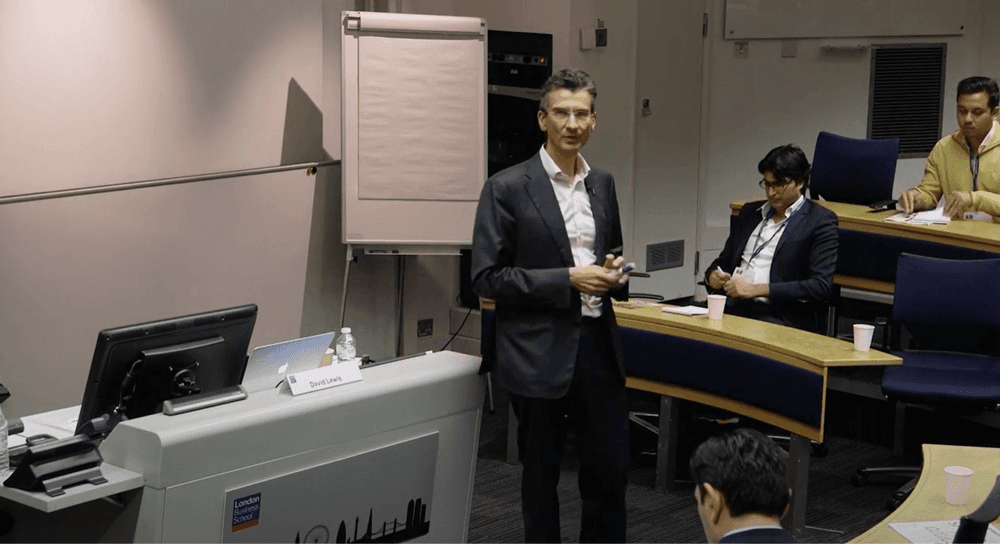 Profesor Londonske biznis škole "organizuje" mlade u Beogradu