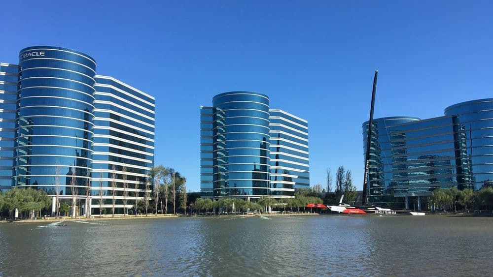 „Tranzicija“ u Oraklu: Nekima otkaz, a nekom plata od 3 miliona $