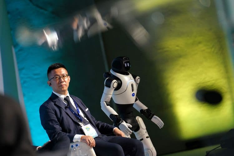 Aleks Je: Humanoidni roboti do 2030. radiće u fabrikama rame uz rame sa ljudima