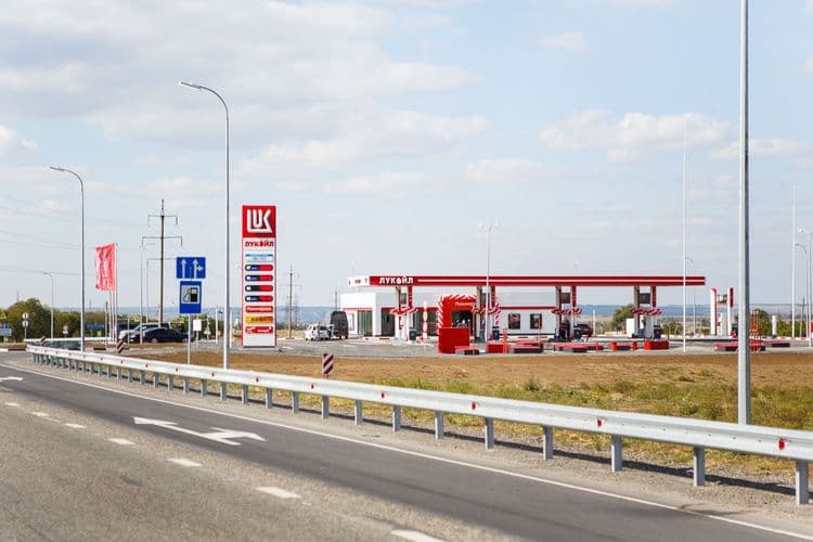 IEA: Sankcije protiv Rosnjefta i Lukoila rizik za stabilnost energetskih tržišta