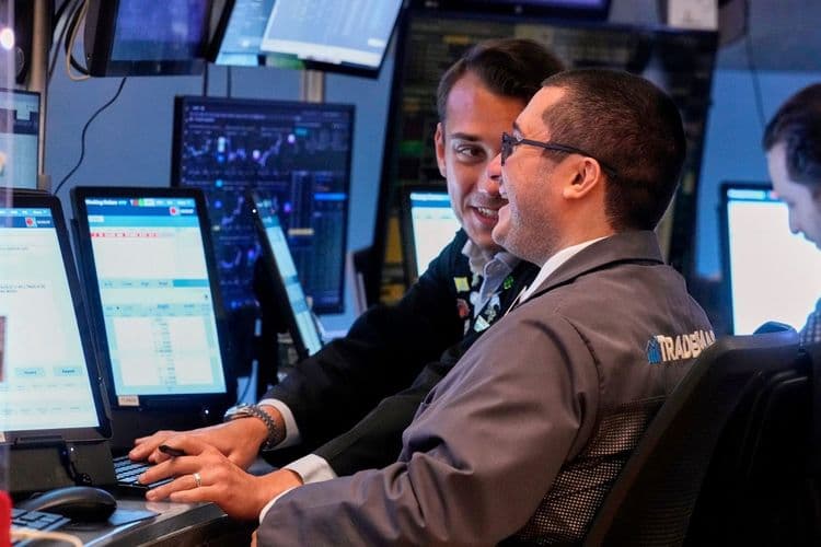 Evropski indeksi blago porasli, brent na 98$