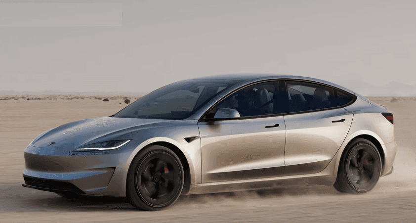 Teslin "model 3 standard" stigao u Evropu 