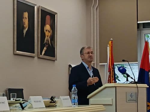 Arsić: Srbiji neophodne veće domaće investicije i jače institucije za brži privredni rast