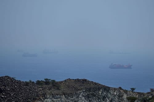 Smanjen broj brodova u Ormuskom moreuzu, nafta se „gura“ kroz Suec
