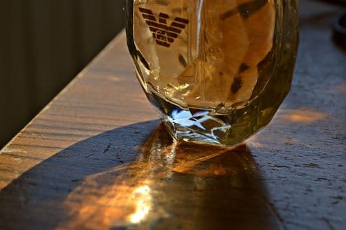 Armani prkosi krizi, Starbaks juri +10% rasta