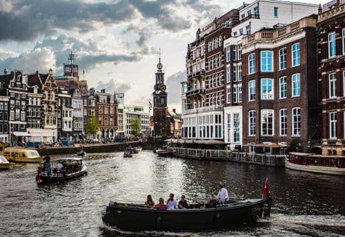 Amsterdam podiže turističku taksu na 20 odsto