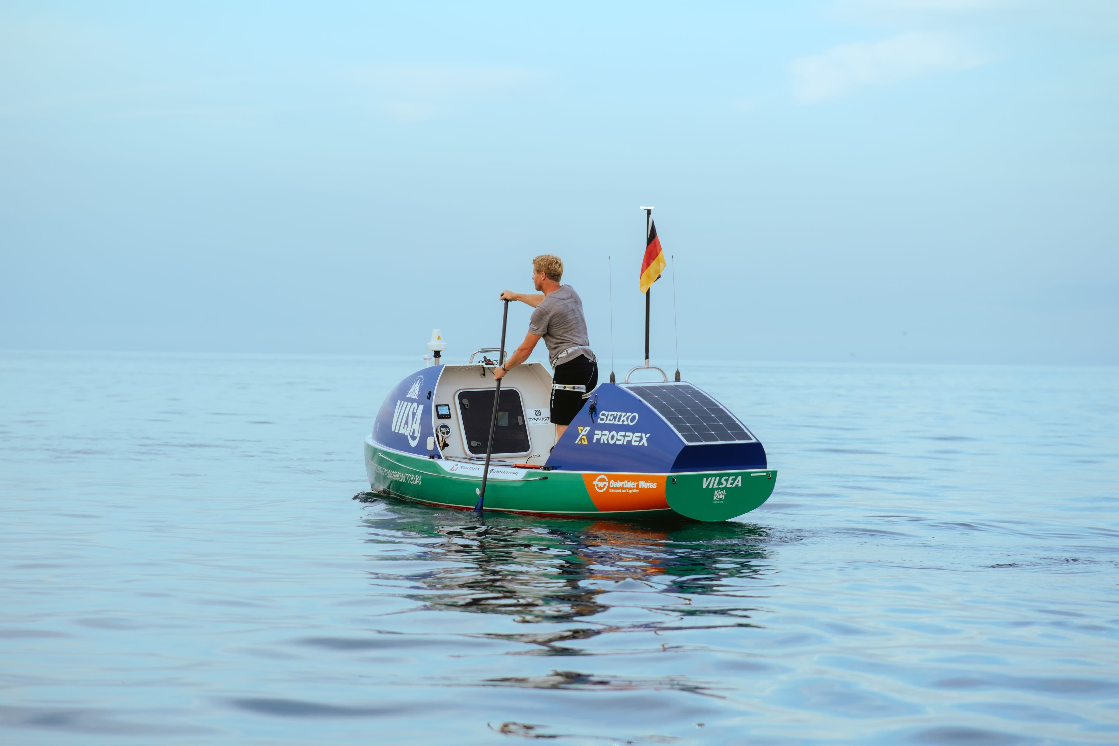 Veslanje preko Atlantika, uz podršku "s druma i vazduha": Gebruder Vajs prati Mihaela Valtera