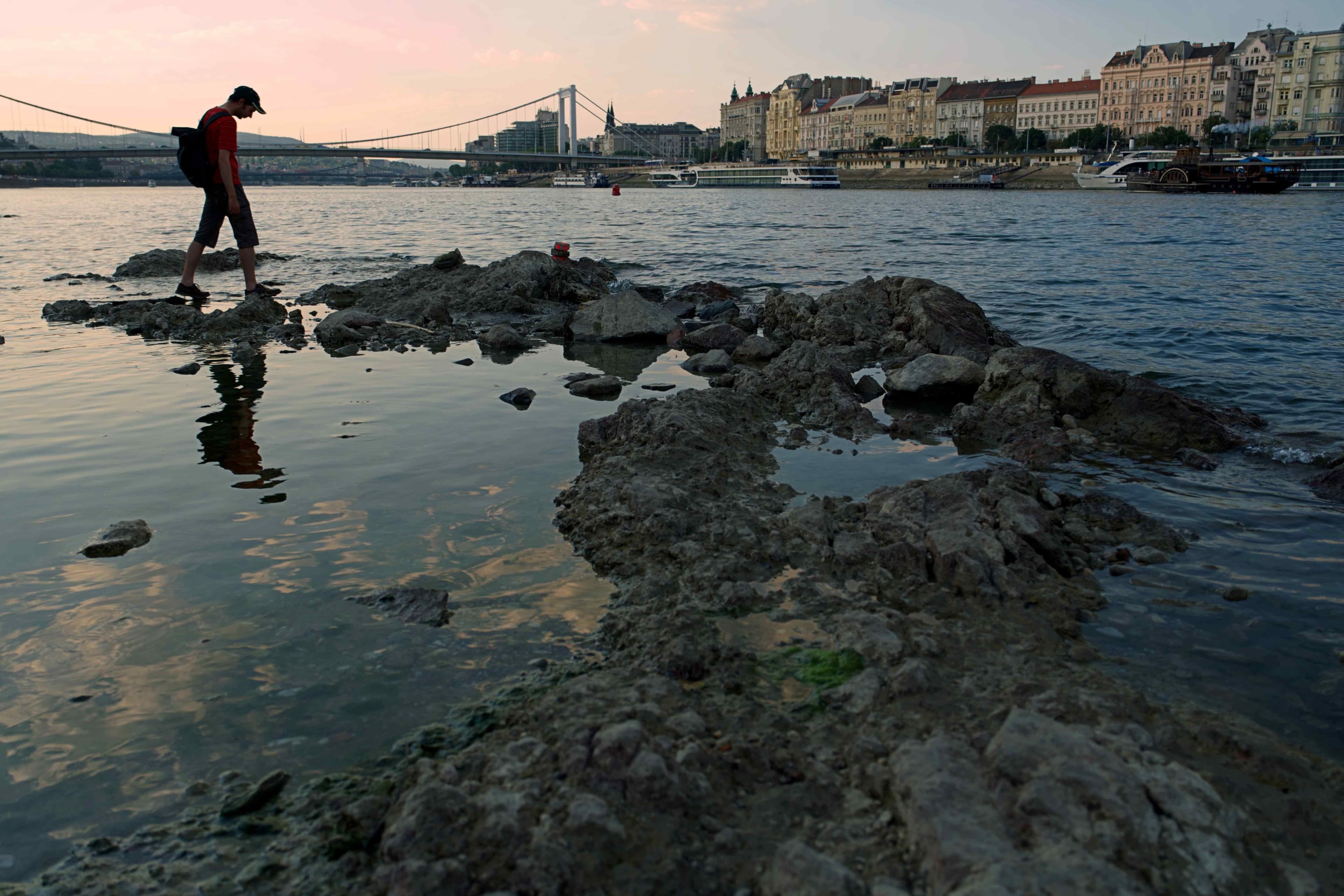 Tanjug/AP Photo/Bela Szandelszky