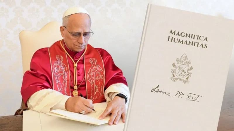 Papa pozvao na strogu regulaciju AI u manifestu o budućnosti čovečanstva