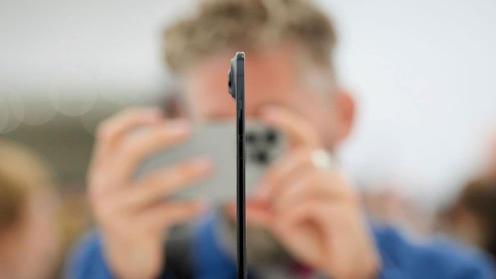 Ako je ajfon vaš poslovni izbor, za novi spremite bar 100 evra više