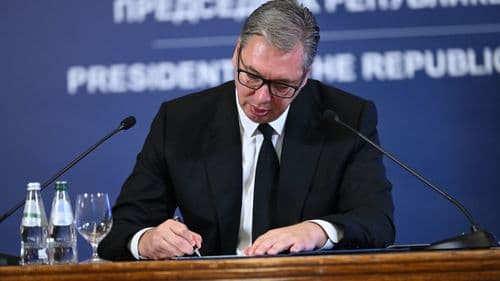Srbija sa v.d. predsednicom: Vučić podneo ostavku, ide u parlamentarnu kampanju